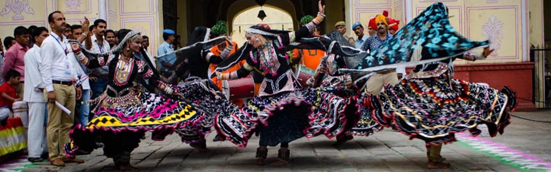 Teej 2026 Jaipur: Rainy Mehndi & Royal Couple Escapes 